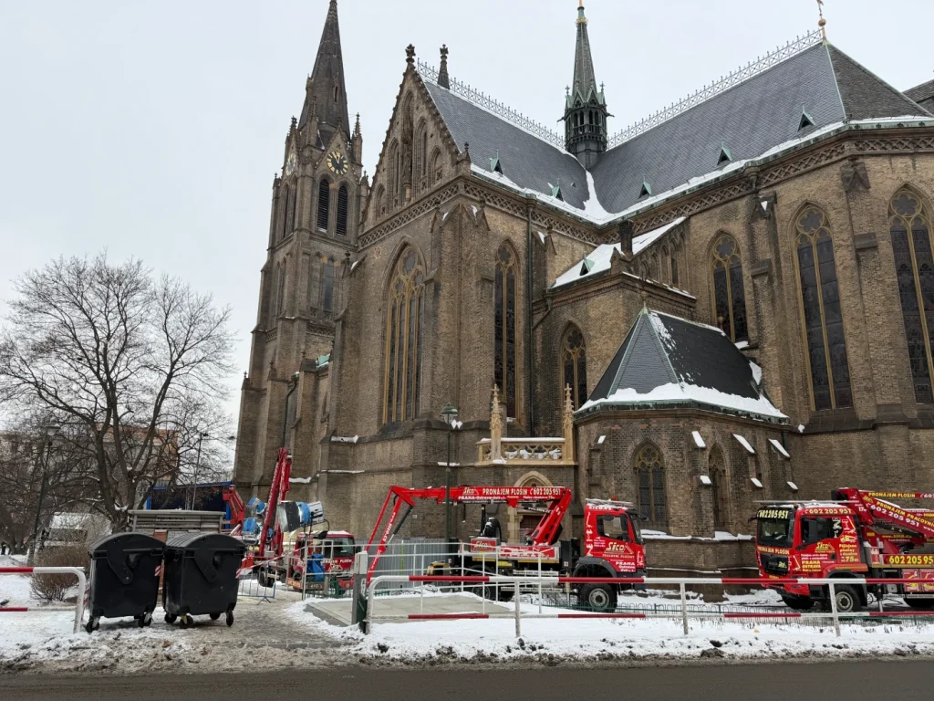Filming for The Age of Innocence at Prague's Náměstí Míru. Photo © The Prague Reporter