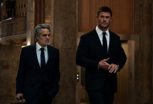 Mark Ruffalo and Chris Hemsworth in Crime 101 (2026)