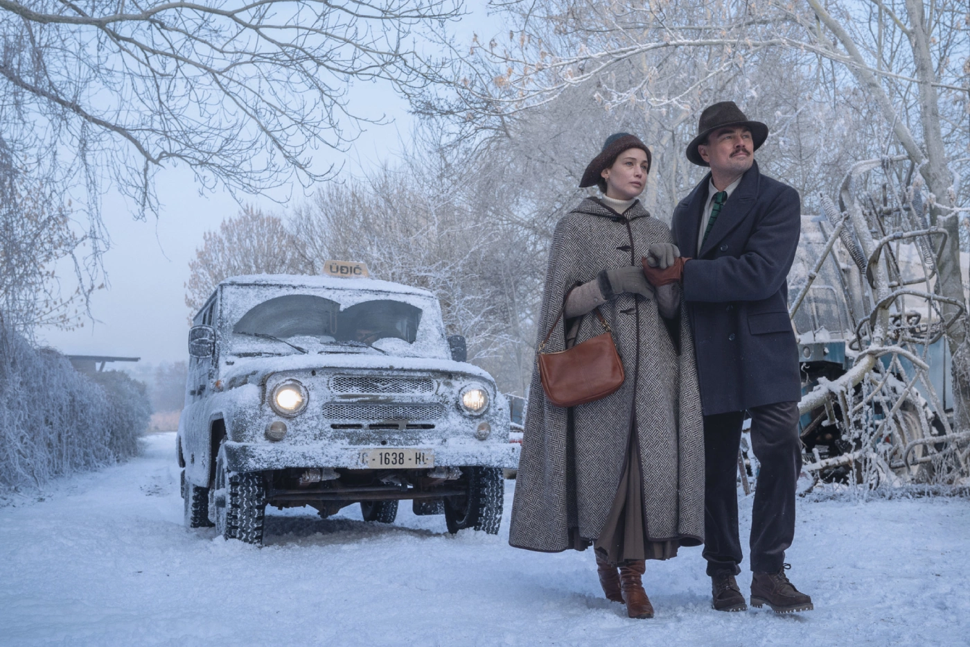 Jennifer Lawrence and Leonardo DiCaprio in What Happens at Night © Apple Original Films / Niko Tavernise