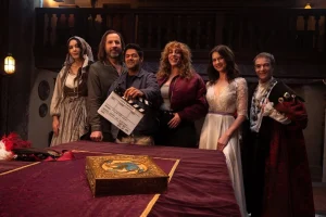 Monica Bellucci, Fred Testot, Jamel Debbouze, Alexandra Roth, Alice Dufour et R. Jonathan Lambert. Photo: Netflix / Stanislav Honzik