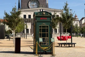 Netflix promo for The Gentlemen at Jiřího z Poděbrad. Photo © The Prague Reporter